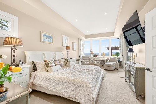 6001 Silverstone Lane, Sechelt, BC - Indoor Photo Showing Bedroom