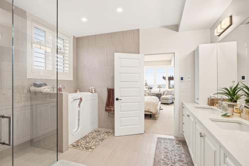 6001 Silverstone Lane, Sechelt, BC - Indoor Photo Showing Bathroom