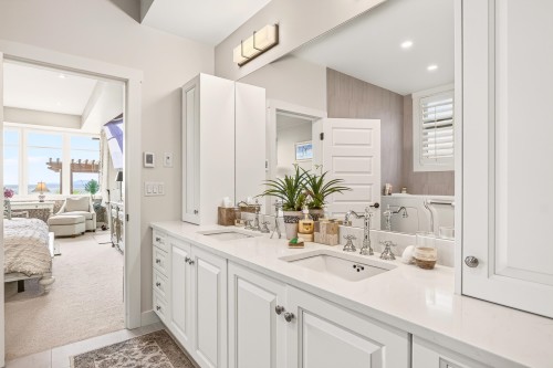 6001 Silverstone Lane, Sechelt, BC - Indoor Photo Showing Bathroom