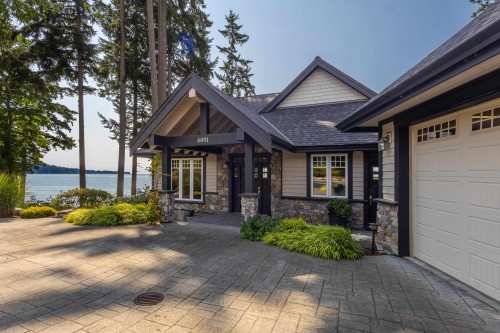 6001 Silverstone Lane, Sechelt, BC - Outdoor