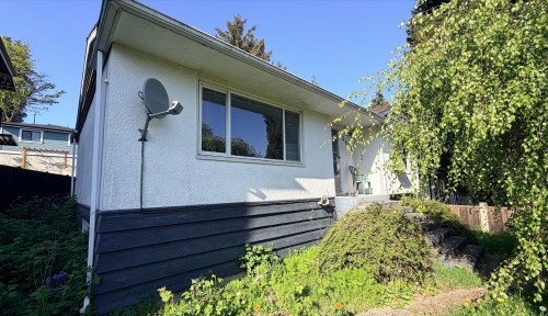 3831 Marine Drive, Burnaby, BC - Outdoor