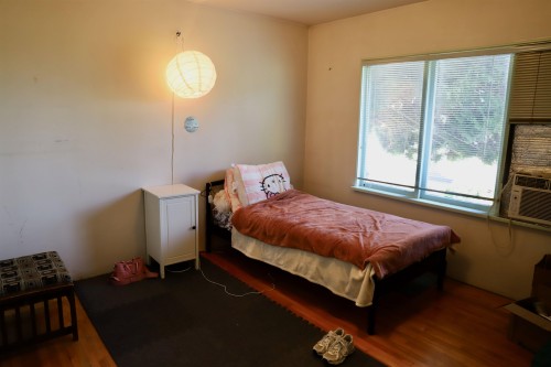 3831 Marine Drive, Burnaby, BC - Indoor Photo Showing Bedroom