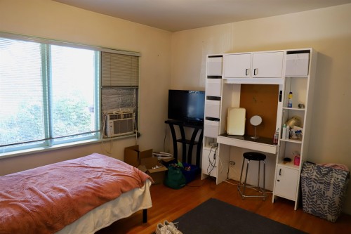 3831 Marine Drive, Burnaby, BC - Indoor Photo Showing Bedroom
