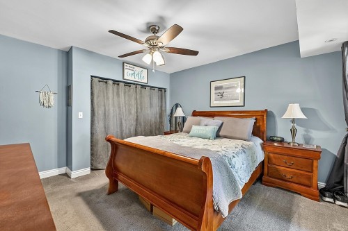 415 Eighth Avenue E, New Westminster, BC - Indoor Photo Showing Bedroom
