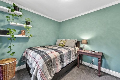 415 Eighth Avenue E, New Westminster, BC - Indoor Photo Showing Bedroom
