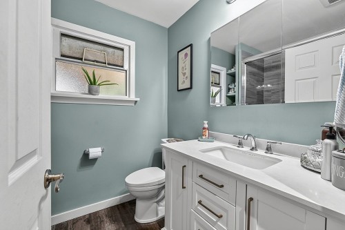 415 Eighth Avenue E, New Westminster, BC - Indoor Photo Showing Bathroom
