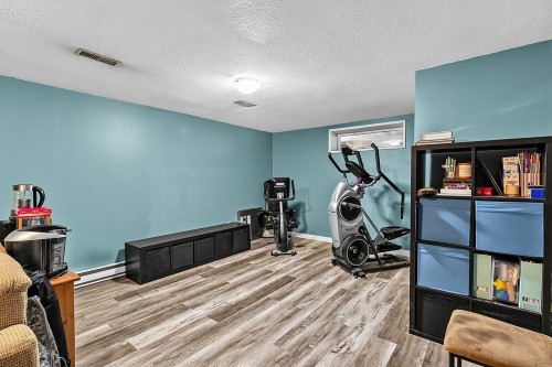 415 Eighth Avenue E, New Westminster, BC - Indoor Photo Showing Gym Room