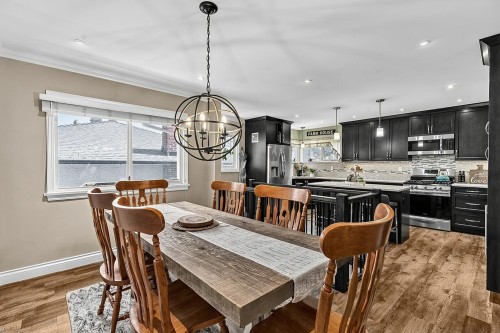 415 Eighth Avenue E, New Westminster, BC - Indoor Photo Showing Dining Room