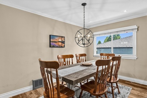 415 Eighth Avenue E, New Westminster, BC - Indoor Photo Showing Dining Room