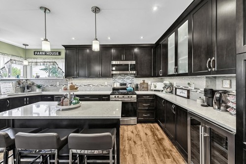 415 Eighth Avenue E, New Westminster, BC - Indoor Photo Showing Kitchen With Upgraded Kitchen