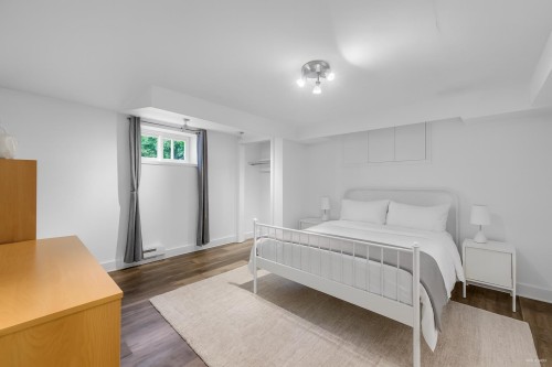 341 Rabbit Lane, West Vancouver, BC - Indoor Photo Showing Bedroom