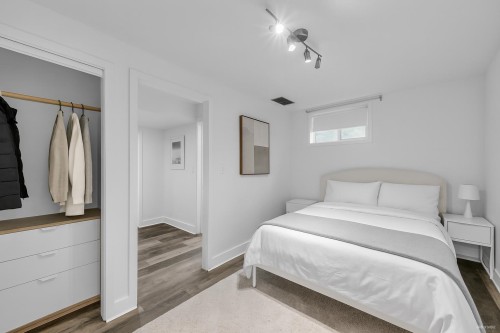 341 Rabbit Lane, West Vancouver, BC - Indoor Photo Showing Bedroom