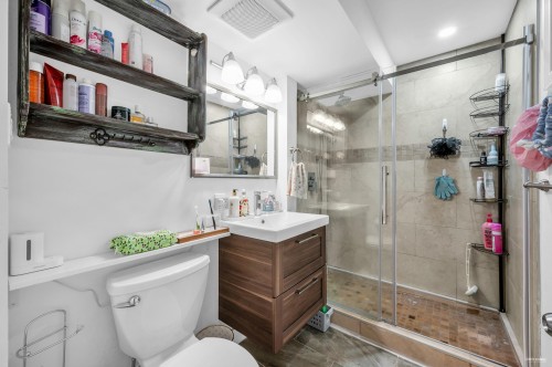 341 Rabbit Lane, West Vancouver, BC - Indoor Photo Showing Bathroom
