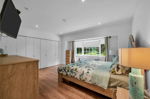 341 Rabbit Lane, West Vancouver, BC - Indoor Photo Showing Bedroom
