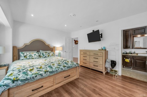 341 Rabbit Lane, West Vancouver, BC - Indoor Photo Showing Bedroom