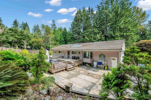 341 Rabbit Lane, West Vancouver, BC - Outdoor With Deck Patio Veranda
