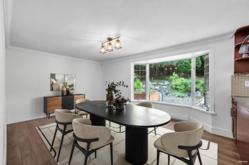 341 Rabbit Lane, West Vancouver, BC - Indoor Photo Showing Dining Room