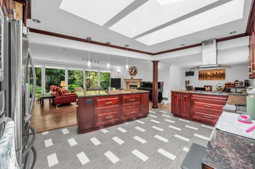 341 Rabbit Lane, West Vancouver, BC - Indoor Photo Showing Other Room