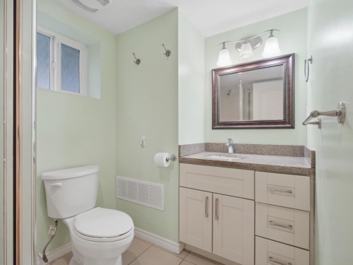 3183 Beacon Drive, Coquitlam, BC - Indoor Photo Showing Bathroom