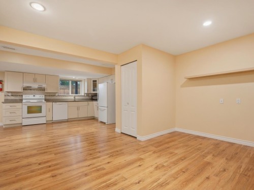 3183 Beacon Drive, Coquitlam, BC - Indoor Photo Showing Kitchen