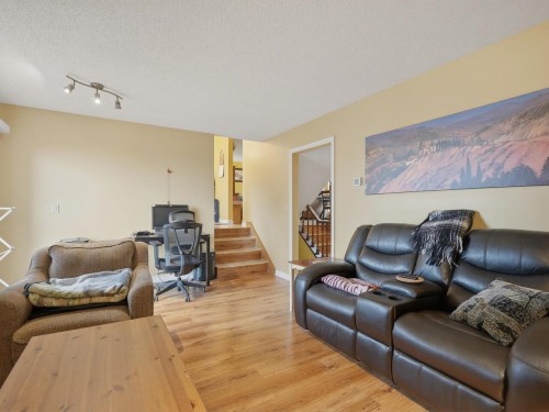 3183 Beacon Drive, Coquitlam, BC - Indoor Photo Showing Living Room