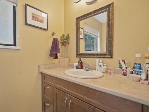 3183 Beacon Drive, Coquitlam, BC - Indoor Photo Showing Bathroom