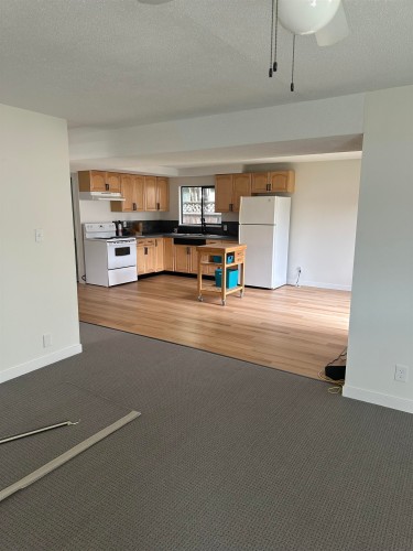 3177 Toba Drive, Coquitlam, BC - Indoor Photo Showing Kitchen