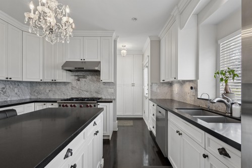 1160 57Th Avenue W, Vancouver, BC - Indoor Photo Showing Kitchen With Double Sink With Upgraded Kitchen