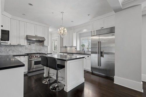 1160 57Th Avenue W, Vancouver, BC - Indoor Photo Showing Kitchen With Upgraded Kitchen