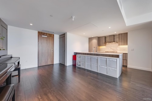 1096-8671 Hazelbridge Way, Richmond, BC - Indoor Photo Showing Kitchen