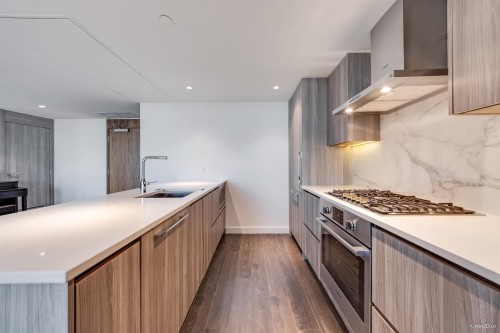 1096-8671 Hazelbridge Way, Richmond, BC - Indoor Photo Showing Kitchen