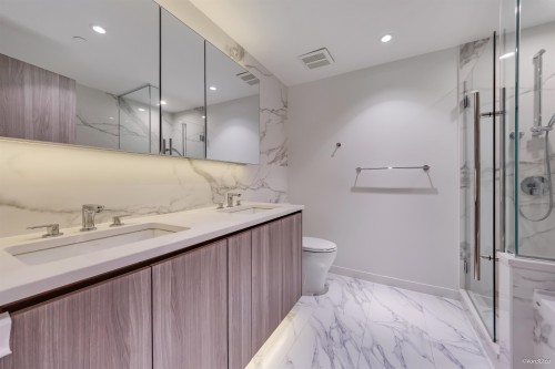 1096-8671 Hazelbridge Way, Richmond, BC - Indoor Photo Showing Bathroom