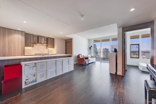 1096-8671 Hazelbridge Way, Richmond, BC - Indoor