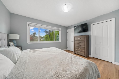 22715 124 Avenue, Maple Ridge, BC - Indoor Photo Showing Bedroom
