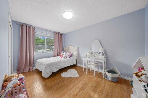 22715 124 Avenue, Maple Ridge, BC - Indoor Photo Showing Bedroom