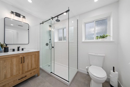 22715 124 Avenue, Maple Ridge, BC - Indoor Photo Showing Bathroom