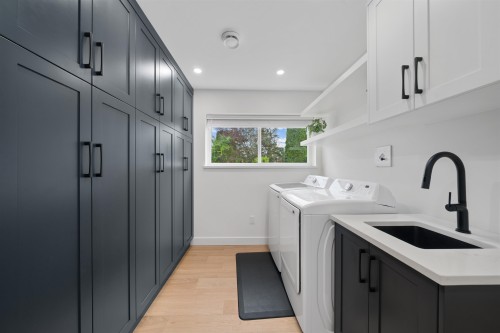 22715 124 Avenue, Maple Ridge, BC - Indoor Photo Showing Laundry Room