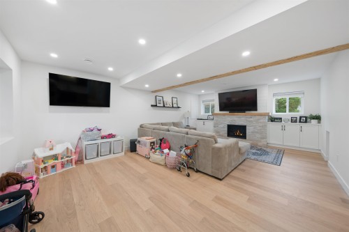 22715 124 Avenue, Maple Ridge, BC - Indoor With Fireplace