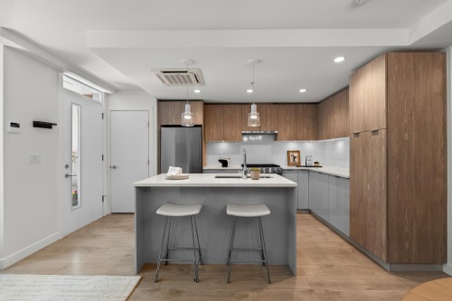 TH3-108 8th Street E North Vancouver, BC V7L 1Y9