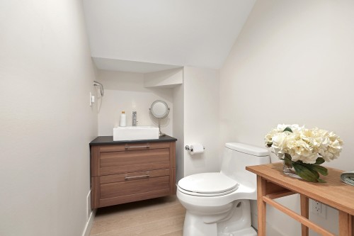 1407 33Rd Avenue W, Vancouver, BC - Indoor Photo Showing Bathroom