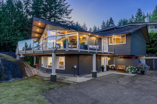 4375 Woodcrest Road, West Vancouver, BC - Outdoor With Deck Patio Veranda