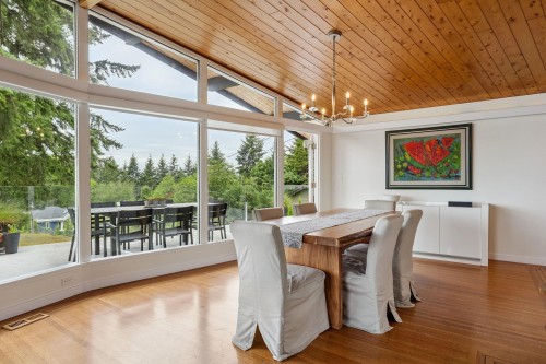 4375 Woodcrest Road, West Vancouver, BC - Indoor Photo Showing Dining Room