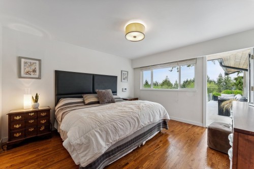 4375 Woodcrest Road, West Vancouver, BC - Indoor Photo Showing Bedroom
