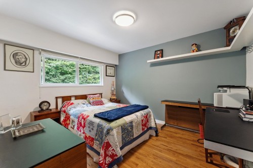 4375 Woodcrest Road, West Vancouver, BC - Indoor Photo Showing Bedroom
