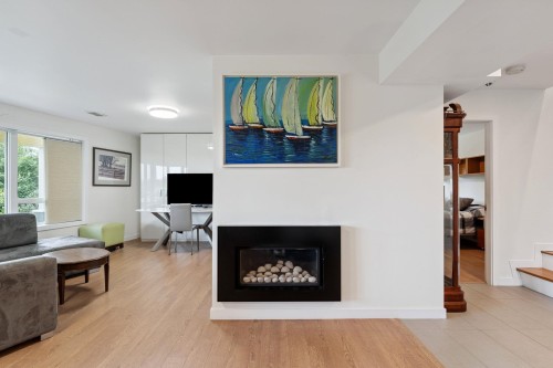 4375 Woodcrest Road, West Vancouver, BC - Indoor Photo Showing Living Room