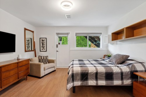 4375 Woodcrest Road, West Vancouver, BC - Indoor Photo Showing Bedroom