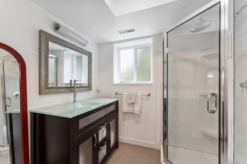 4375 Woodcrest Road, West Vancouver, BC - Indoor Photo Showing Bathroom