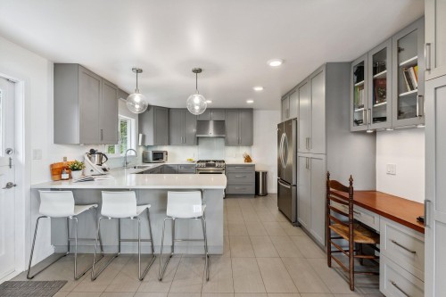 4375 Woodcrest Road, West Vancouver, BC - Indoor Photo Showing Kitchen With Upgraded Kitchen