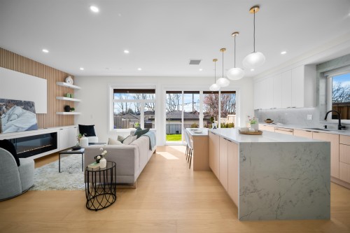 2-3576 Pender Street E, Vancouver, BC - Indoor With Fireplace