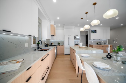 2-3576 Pender Street E, Vancouver, BC - Indoor Photo Showing Kitchen With Upgraded Kitchen